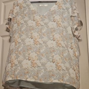 NWOT Flowy Amaryllis Top